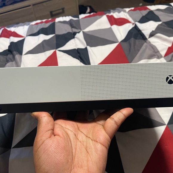 Xbox One S - Picture 2 of 5